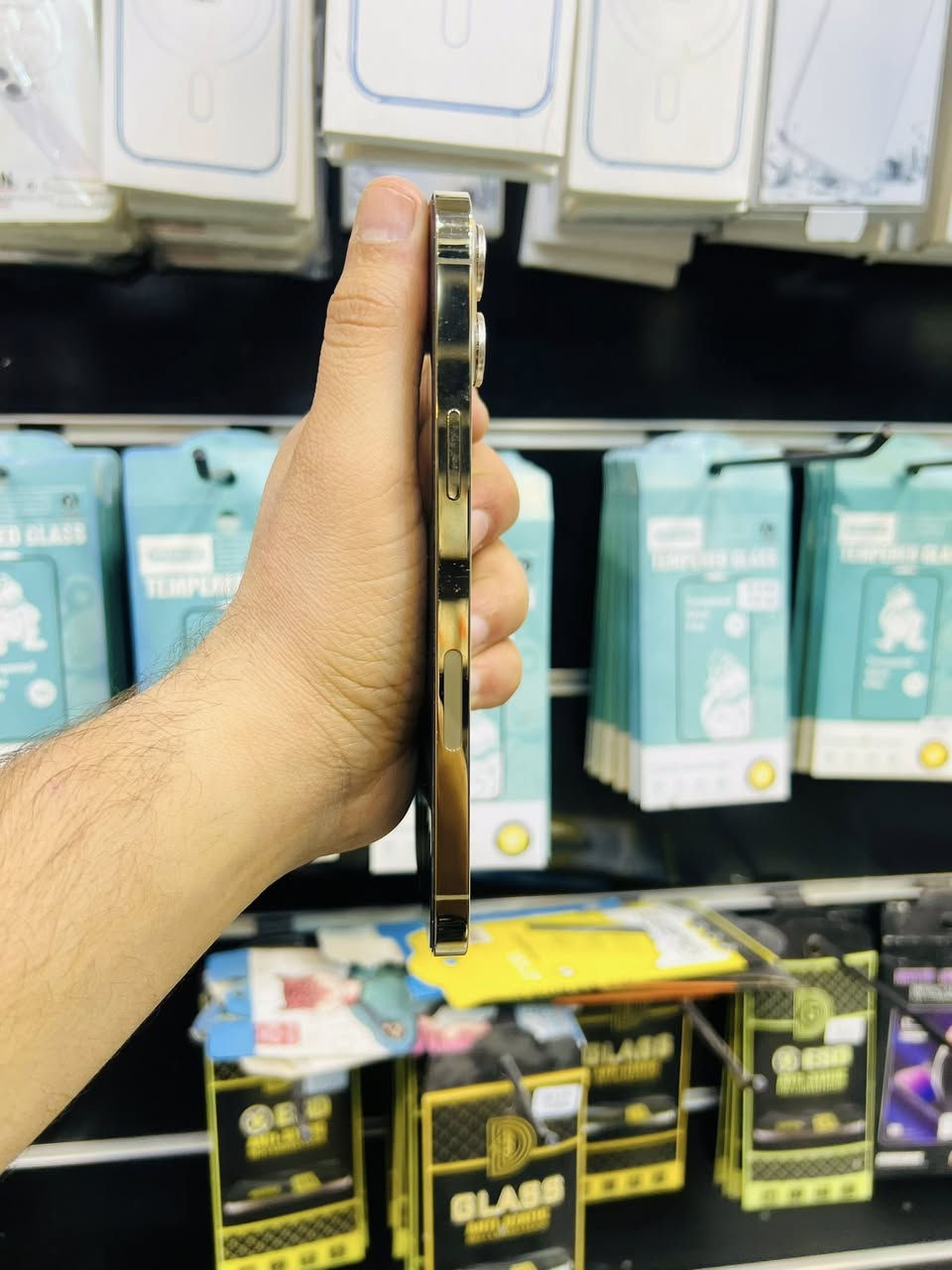 السلام عليكم 🫡
للبيع اجهزه ثنين تفاصيل 
الاول… iPhone 12 pro max 
ذاكره 256 
بطاريه 83‎%‎ بلاد 
نموذج M
نضافه 99‎%‎ لون الذهبي الجهاز كله شغال مابيه اي خلل فقط مبدل شاشه اصليه تفصيخ مابيه خلل اتصال صوت انترنيت فيس ايدي هزاز كامرات كله شغال السعر قفله 360 الف 

الثاني… iPhone 11 pro max 
ذاكره 256 
بطاريه 100‎%‎ مبدله اصليه اصليه 
نموذج M 
نضافه 90‎%‎ لون الذهبي الجهاز وضع شركه كله بلا عدا البطاريه كله شغال مابيه اي خلل فول الجهاز  السعر قفل 280 الف 
الاجهزه كلهم ضمان مع هدايه بكج حمايه والاسعار ثابته رقمي ***********
مكاني بغداد مدينه الصدر الاورزدي مركز النور للموبايل
