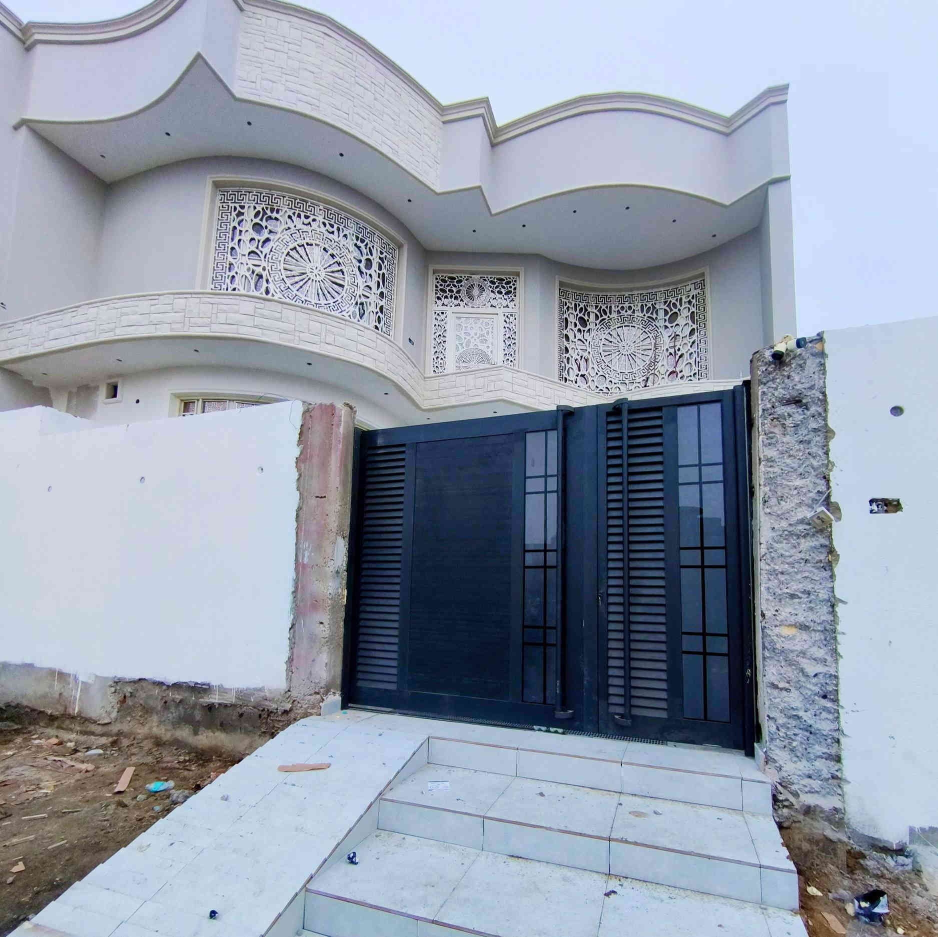 عمل وتنفيذ باب رئيسي سلايت المنيوم   المقطع الثقيل دبل جام ٦ملم العنوان الناصريه المنصوريه قرب القوس التواصل على الواتساب ‏‪0781 062 5757‬‏
