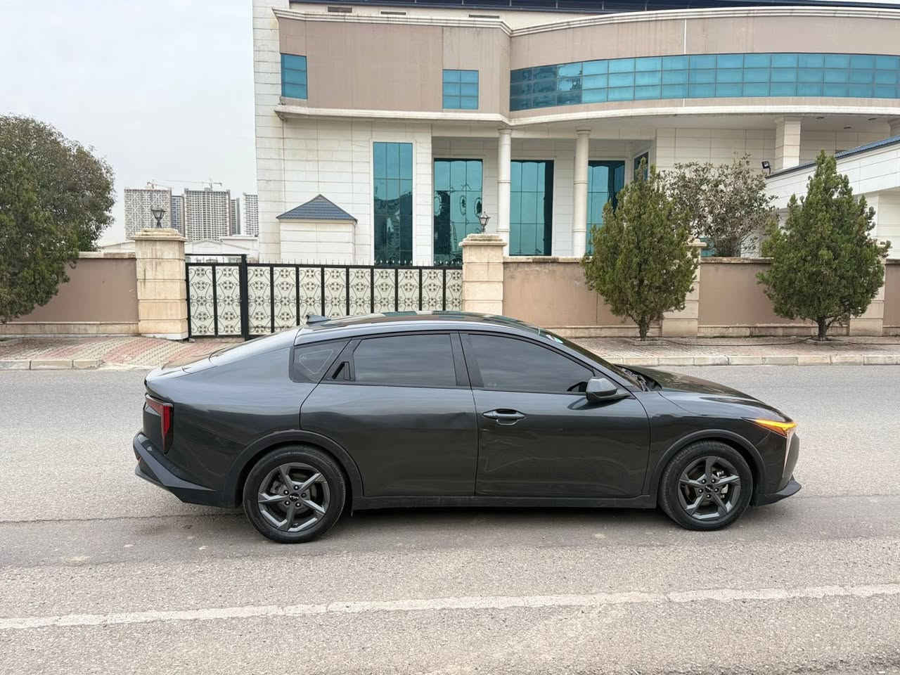 السلام عليكم
K4
موديل 25
محرك 2000دوش 
رادار أمامي نقطه عمياء 
رادار خلفي بصمه تشغيل عن بعد شاشه متصله كشنات مخمل السيارة ماشيه 10الاف جديدة السيارة رقم اربيل السيارة بـ اسمي ثاني يوم تحويل حادث بنيد وجاملغ بدون دواخل ***********
السعر 173 وبيها مجال قليل
العنوان بغداد شارع حيفا
