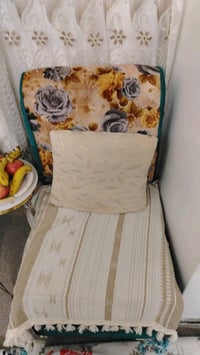 بيع قنفات بحالة جيدة تتكون من عدة قطع، الألوان جذابة مع تصميم حديث. مث...