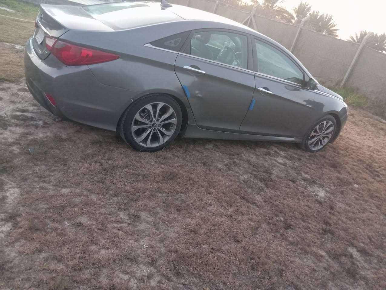 السلام عليكم سوناتا أمريكي موديل 2014
رقم بغداد تحويل مباشر 
ماشيه 175 سنويا لل2029
تخم تايرات جديده تبريد تدفئة تبريد ثلج كشنات كهربائيه دوشمه جديده كير محرك كفاله مكينه 2400
سياره بيه تلث قطع ونص صبغ حادثه جاملغ امامي وبنيد وجاملغ خلفي سياره كشره نظيف مسويله ادامه كامله سعرها 107
وبيه مجال 
مكان السياره بابل مشروع المسيب 
رقم ***********
