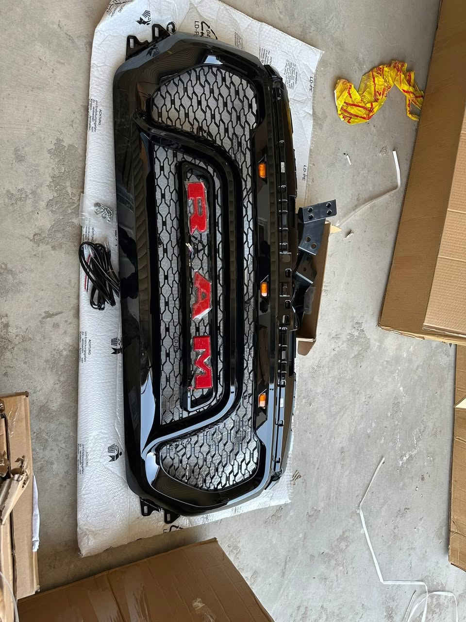 متوفر دعاميه خلفيه حديد +هوك + لد
متوفر سبويلر خلفي 
شباك امامي 
الحجز داخل الصفحة


**إذا كنت صاحب هذا الإعلان وتريد حذفه لأي سبب، رجاءا أرسل رسالة إلى الدعم الفني**