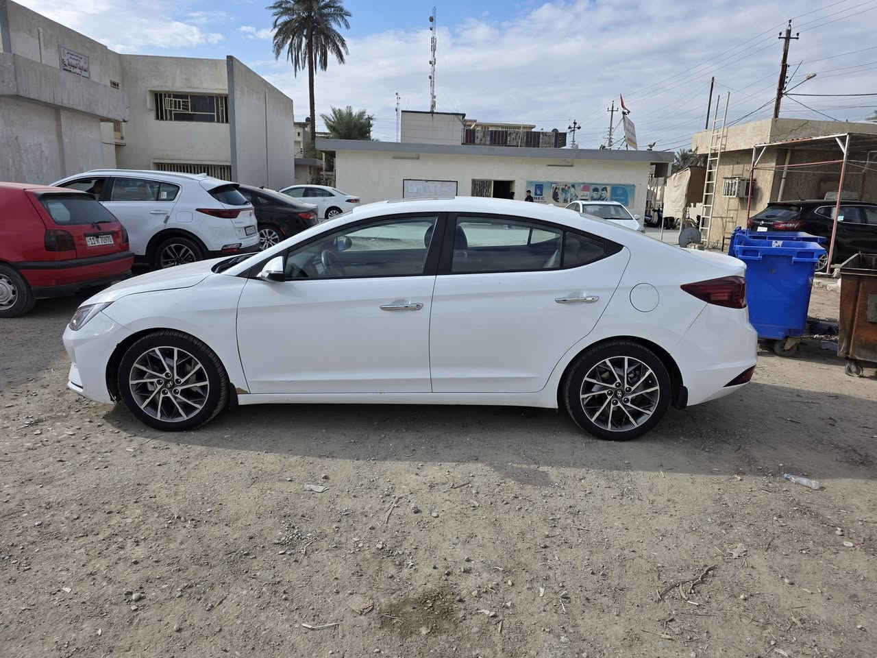 السلام عليكم النترا ٢٠١٩ خليجي السياره باسمي مكان السياره بغداد السيدية صاربيه اشوية طخة بالدعامية الامامية ويوجد صفار بالقماره والصندوق السعر ب $12300 وبيه مجال للاسفسار اسيا *********** زين ***********
