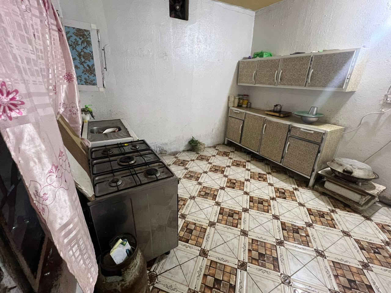 يا الله 

بيت بناء بلوك السقف صب بيت نضيف جدا 
المساحه 200م زراعي عنوانه كوت حي الجهاد زنابره قرب محلات الجعيفري 
السعر 32مليون وبيه مجال

معروض لدى مكتب دلالية الزاملي للعقار.
للاستفسار الاتصال.
***********
سيد مرتضى الزاملي
