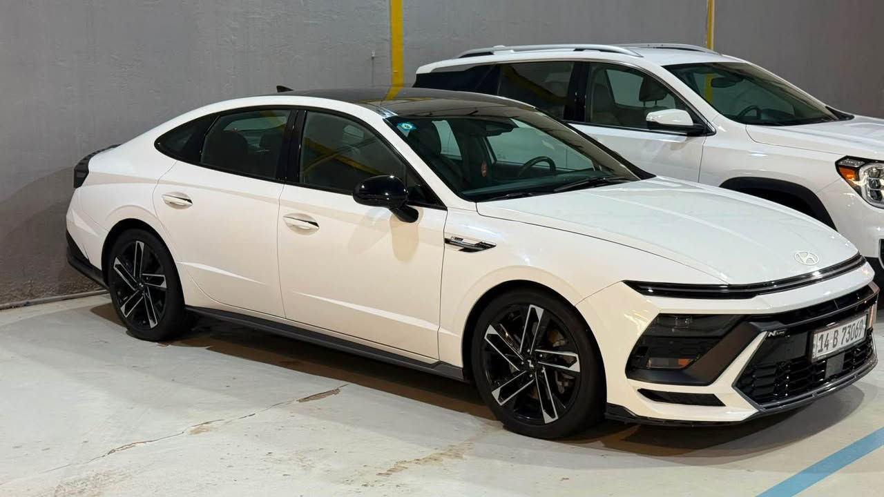 Hyundai Sonata N line 2024
 سوناتا N Line موديل 2024 السيارة وارد امريكي حادثها بنيد وجاملغات امامية السيارة مرقمة وجاهزة اجة بيها كلير بالجنطة فقط من امريكا 
للتواصل *********** البصرة, العراق
