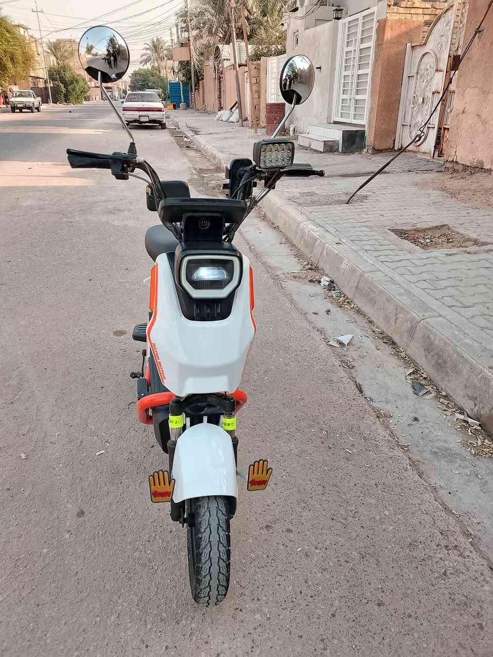 سلام عليكم دراجه شحن موديل 25 البيع 4 بطاريات بعده على وضع االشركه اي نقص مابيه  صارله شهرين من طلعته من المعرض شركت الريان اتمشيك 45 كيلو سرعه 50 حقيقي سعر 350وبيه مجال مكاني بكربلاء ***********/ *********** بيه واتساب الثير
