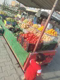 ميز حديد • ٤م • بي مجال