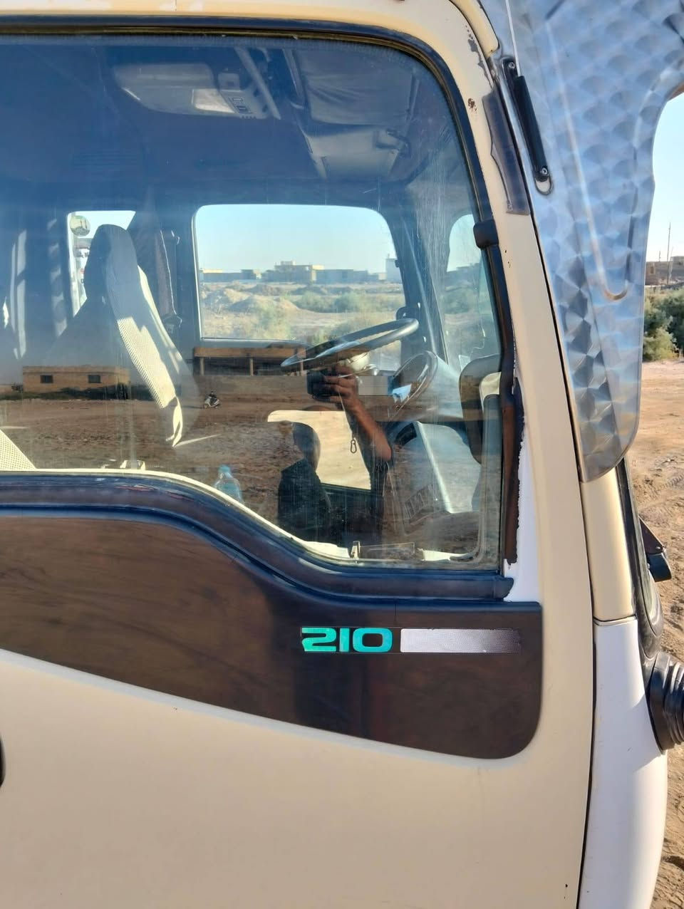 السلام عليكم تنكر ازوزه سياره جاهزه 
 مديل1997 سعر 110 مكاني بصره قضاء المدينه
 للاتصال او واتساب اسيا *********** 
*********** اثير
