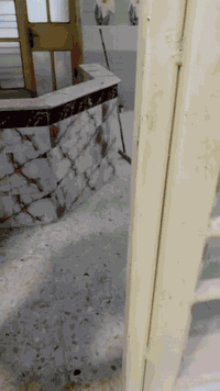 شقة ارضية غرفة وصالة ومطبخ مشترك وخدمات بشارع الضباط الاعظمية الايجار500 شباب او عائلة ترهم
***********
