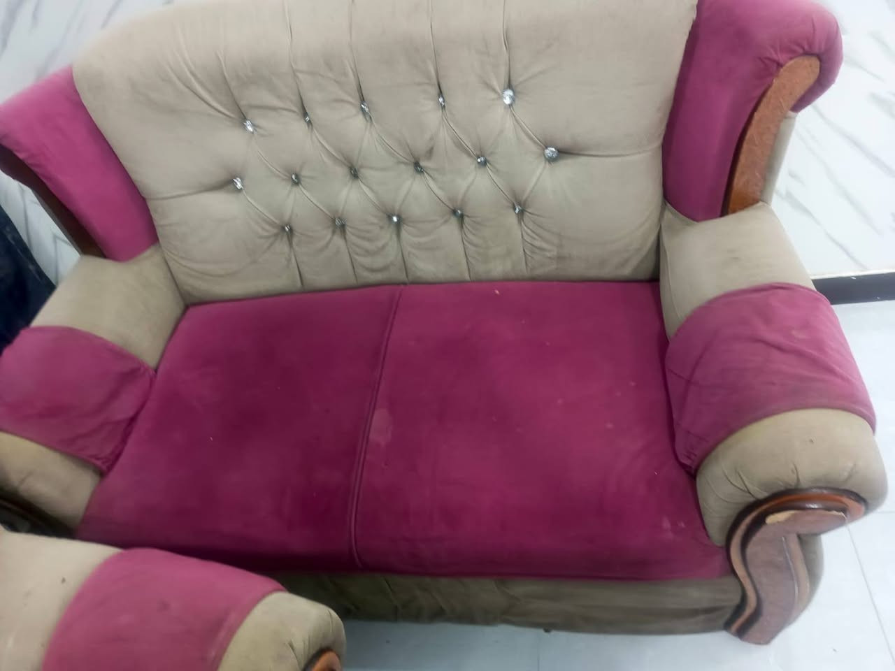 9 مقاعد  مكاني بغداد الثعالبة 250 وبيهم مجال مستعجل علا بيعتهن
***********
