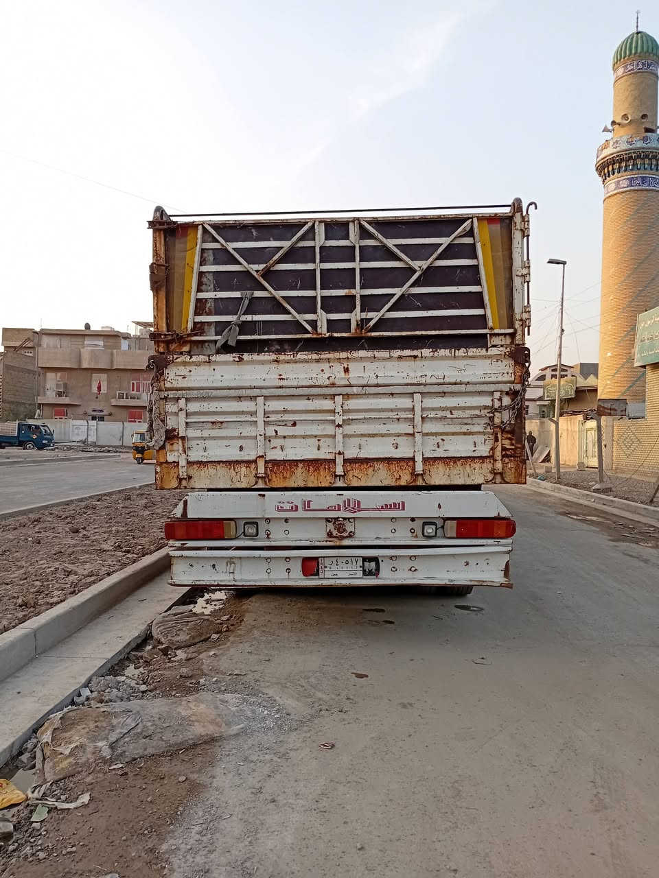 السلام عليكم
عربانه حداديه شاصي ١٦ مكفول 
دناكير ١٤ مربع   تايرات نص عمر 
طول العربانه  ١٢.٥٠  ارتفاع الاجناب  ١٩٠ 
بغداد شارع فلسطين ***********
