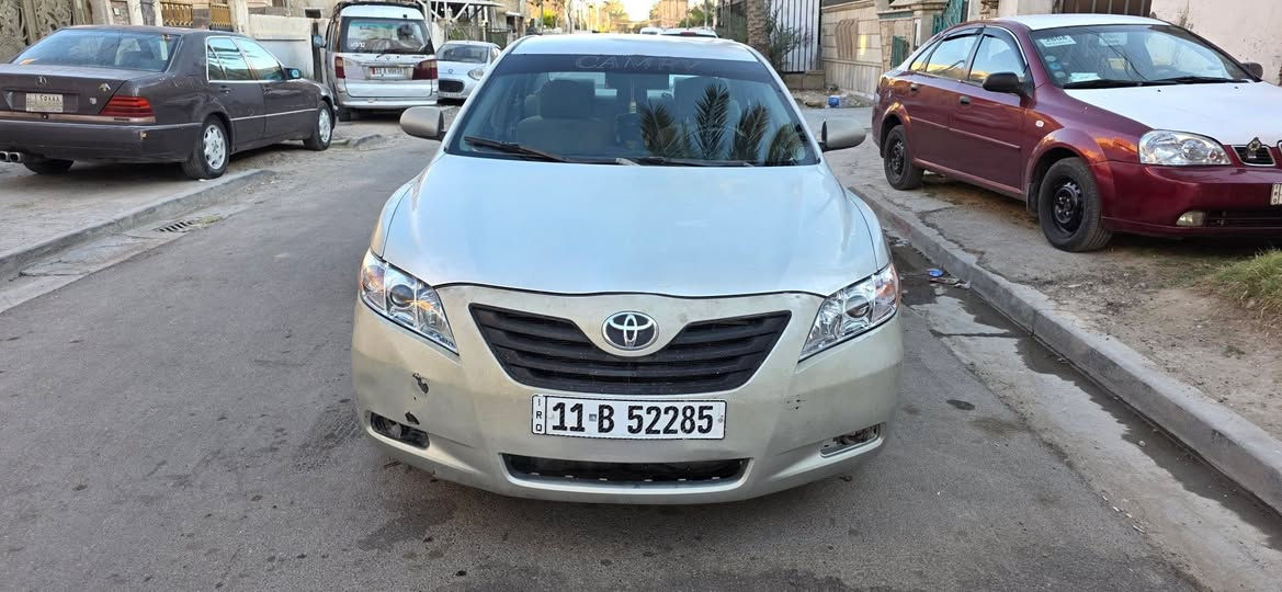 السلام عليكم
كامري وارد امريكي موديل 2007 حادث جاملوغ خلفي بدون دواخل مصبوغة حزام  جمالية محرك 4 سلندر 2400 طخم تاير جديد تبريد منظومة كاملة جديدة سنوية وارقام جديدة بأسمي  مكاني بغداد حي العامل ***********
