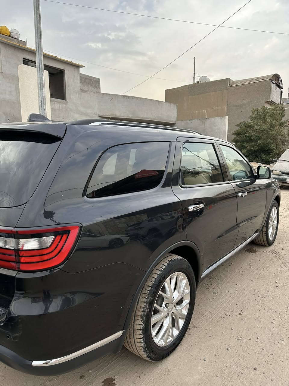 السلام عليكم 

للبيع دورانكو  موديل ٢٠١٦  وارد امريكي وضربتها موجودة بالصور  
•اللون اسود 
•ماشية ٨١ الف ميل 
•بصمة تشغيل  
• كامرة خلفيه دوارة 
• محرك 6 سلندر 3600 
• كير 8 نمرات
• نظام التوقف الذاتي (مانع تصادم)
• نظام SPORT و ECO و NORMAL 
• حساسات خلفية
حساسات امامية 
• مثبت سرعة
•إطفاء وتشغيل المحرك عند التوقف
• مانع انزلاق 
•نيكلات في يدات الأبواب والشباك الأمامي والمرآت الجانبية 
•شفتات في الستيرن 
•گير ماوس 
•بصمة أبواب 
• شاشه دجتال ( شاشه اعطال و قراءات رقميه) 
• فور ويل 4x4 Auto
* دفع رباعي 4x4 . 
* فرش المقاعد من الجلد . 
*المقاعد الأمامية كهربائية .
•كشنات كهربائيةتدفئة+ستيرن تدفئة.
•بصمة تشغيل .                                     
•داخل جلد بيجي.                                                     •أربع قطع تبريد  .
•كشنات ملكية منفصلة 
•شاشة كبيرة تدعم نظام كاربلاي.
•تم عمل أدامة قبل ايام لحدادية الصدر  

رقمها سليمانية واحولها مباشرتاً بأسم المشتري 

سعرها 21,000$ وبيها مجال 
  

العنوان / بغداد - الوزيرية 
للأتصال على الرقم ***********
