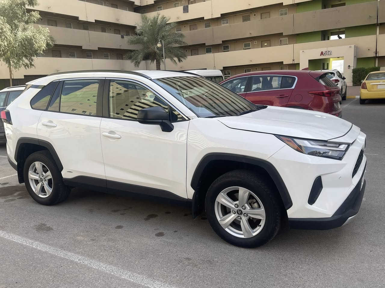 السلام عليكم راف فور 2024 وارد امريكي شاصي موضح بالصورة للاستفسار اتصال ***********
