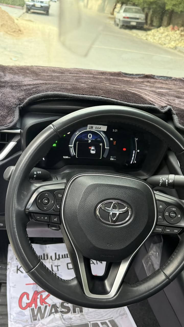 � للبيع كورلا2024 وارد الصين 🚗
▫️ اللون: أبيض

▫️ داخل: جلد اسود 

▫️ كير: أوتوماتيك

▫️ العداد: 9600 كيلو

▫️ الحالة: نظيفة جداً

✨ المواصفات:

 • شاشة

 • كاميرا خلفية

 • تحديد مسار

 • بلوتوث + USB

 • مثبت سرعة

 • دخول ذكي

 • مرايا كهرباء

 • تكييف قوي

 • إيربگ

🔥 المميزات:

 • السيارة ما تحتاج شي

 • مشيها ناعم

 • اقتصادية بالبنزين

 • فحص بأي مكان

💰 السعر: (152 ورقة)

📍 الموقع: (السيدية)

📞 للتواصل: (***********
