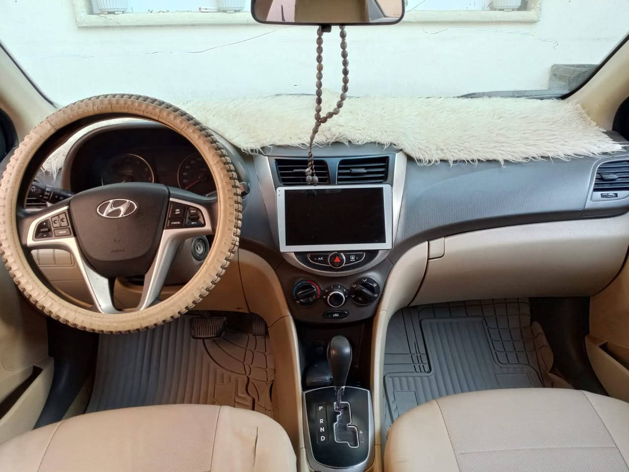 هونداي اكسنت 2012 
صبغ 4 قطع بدون دواخل
سعر 88 ورقة غرامة ورقتين تنزل من السعر للاستفسار الاتصال ع الرقم ***********
ملاحظة الاتصال من الساعة 1ظهرا حتى الساعة 6 مساءآ
