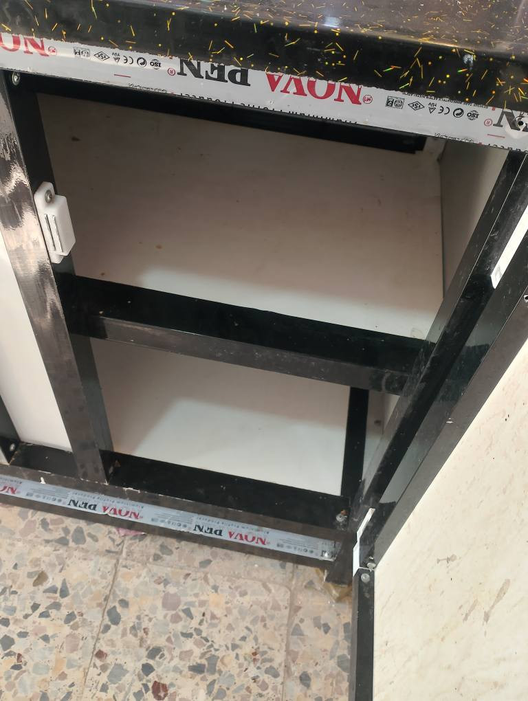 سلام عليكم كاونتر سنكي مرمر شهر مستعمل للبيع نظيف لسعر 175جدا تزكام درجة ولا حي العسكري لعابد ومقابل مستوصف ***********او*********** كربلاء, العراق
