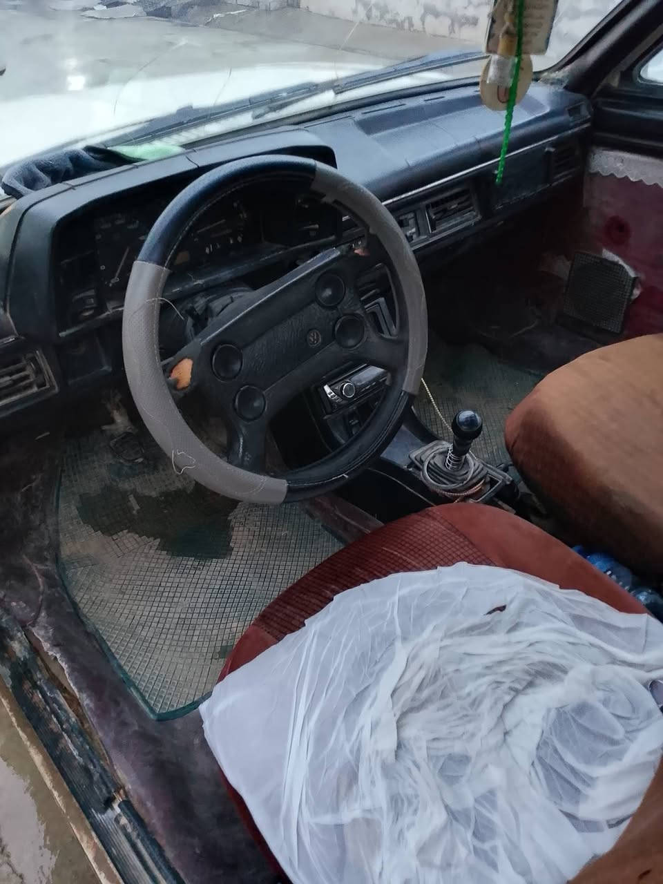 للبيع برازيلي موديل 87 محرك جيته خمسة كير رقم نينوى كابون بانزين بيهه ربع تايرات جديد صدر جديد العنوان كركوك قضاء الدبس السعر 15بيهه مجال ***********
