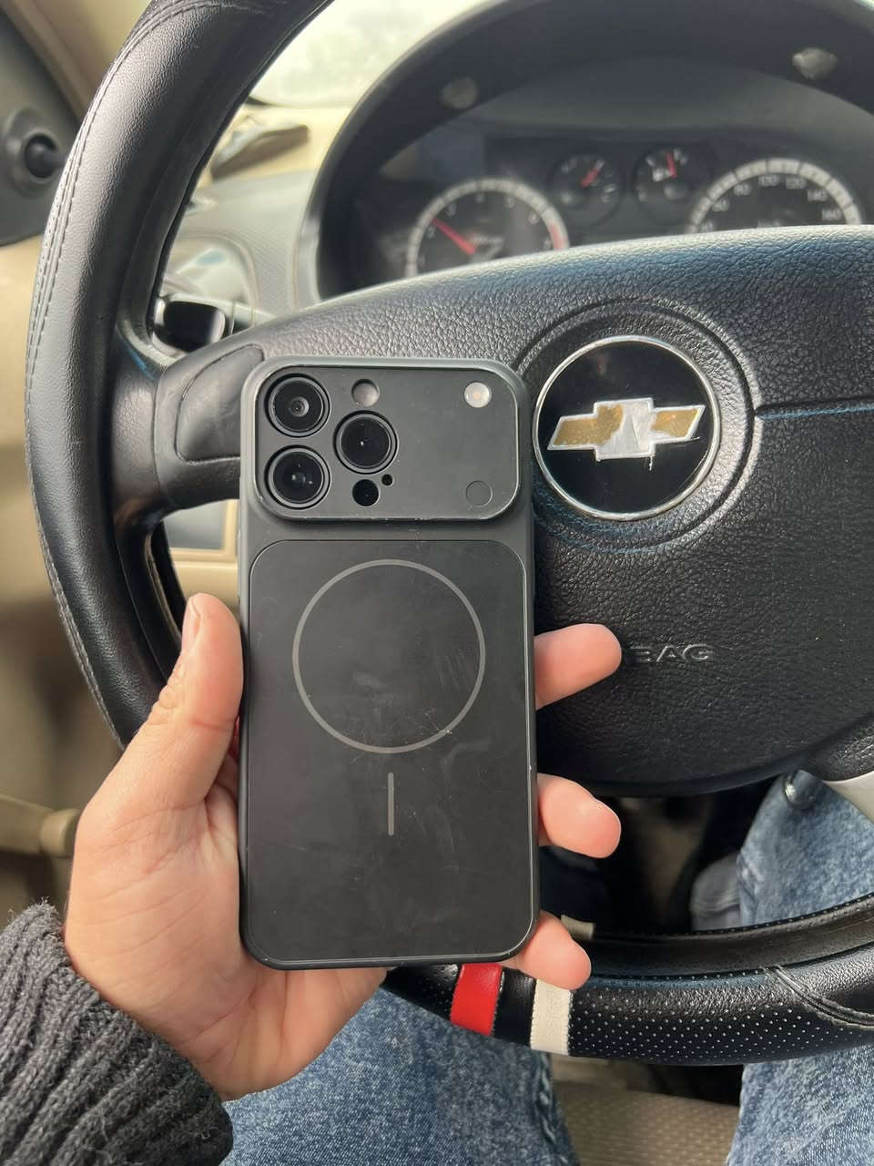 ايفون ١٥ برو ماكس امراتي (ايمراتي )
جهاز ضهرو مفطور فقط 
سعرو 100 الف 
***********
