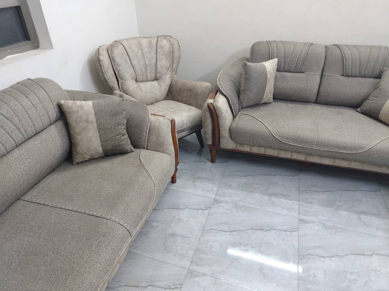 للبيع تخم تركي مديل الطاووس   10 مقاعد ضهر قلاب يصير سرير السعر مليون و 150 بدون عمله قفل قفل قفل مكان اعضميه ساحه عنتر


**إذا كنت صاحب هذا الإعلان وتريد حذفه لأي سبب، رجاءا أرسل رسالة إلى الدعم الفني**