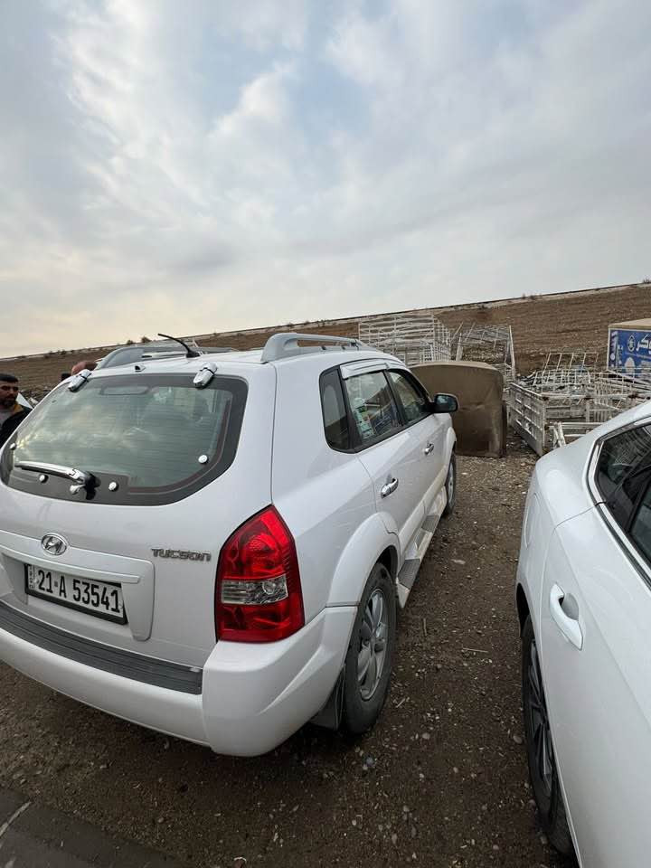 سلام عليكم توكسن للبيع موديل 2009 ✅
كير مكينه شرط سنويه جديد دفتر بانزين بي ✅ 
سياره قطره صبغ مابي ولا تعديل ✅
سياره ماشي 186الف حقيقي ✅
العنوان كركوك رقم هاتف *********** كركوك, العراق
