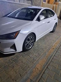 للبيع سيارة النترا موديل  ٢٠١٩ وارد امريكي   محرك ٢٠٠٠ دوش  كير At  ٣ ...