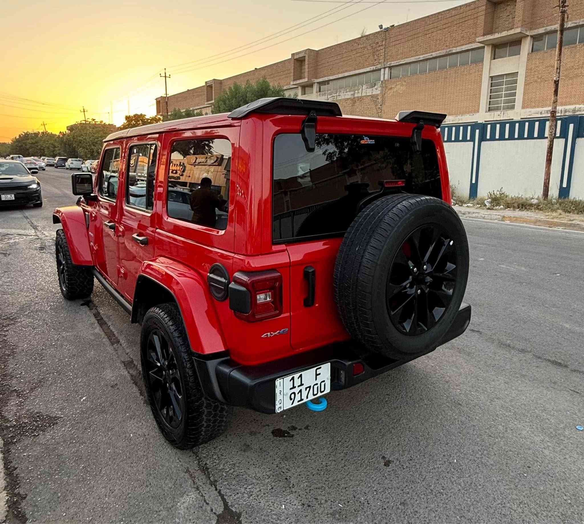 🌹🌹تحية طيبة🌹🌹
جيب رانكلر 2024 احمر 🔥🔥🔥
امريكي حادثة فقط دعامية تعتبر كلين 
صور الحادث مرفقة بدون دواخل 
مواصفات
بلكن 3 انظمة قيادة / بصمة تشغيل وابواب وتشغيل عن بعد / سقف منفصل / شاشة كار بلي الجبيرة / جام اوتو /
تبريد قطعتين / مود درايف 
ماشية 43 الف 
محرك مفتوح هسه يشتغل بانزين عادي 
كير مكفول 
رقم بغدا د الجديد باسمي 
السعر 270 ورقة او مراوس 
مكاني بغداد معارض الكريعات 
*********** بغداد, العراق
