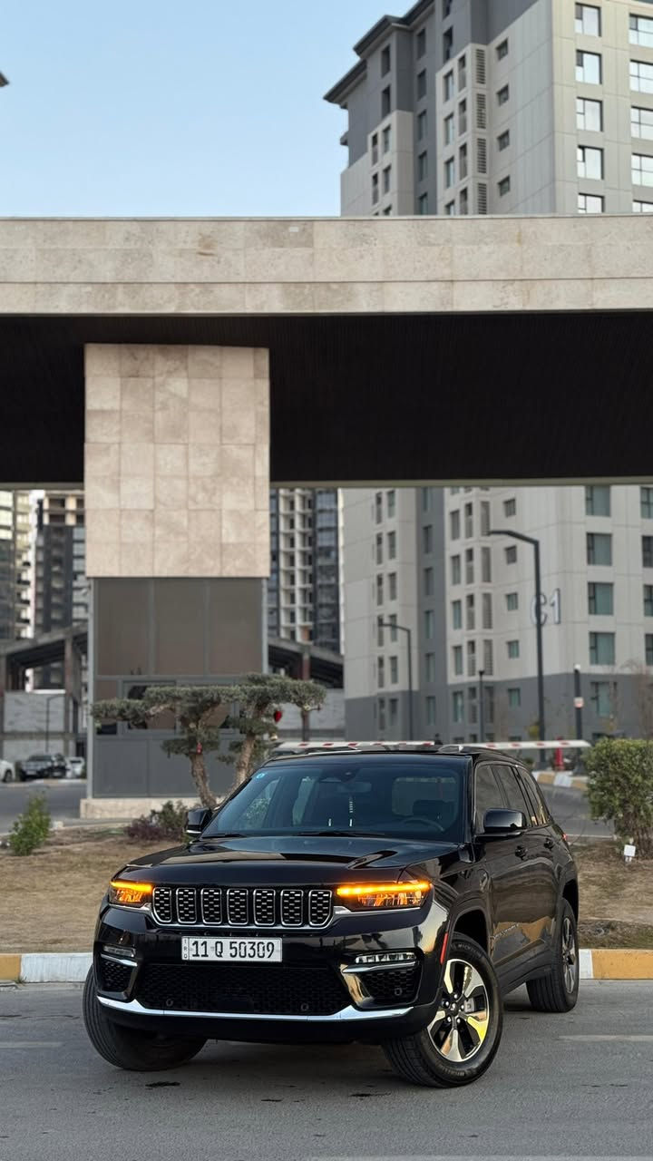 السلام عليكم
جيب كراند شيروكي Xe4 هايبرد 
2024
حجم المكينة 2000تيربو + هايبرد + شحن منزلي
فول مواصفات 1/1
خمسة راكب 
رادار 360 درجة 
تحديد مسار 
حساسات خلفية 
تبريد قطعتين 
خمس انضمة قيادة 
 بانوراما
دفع رباعي. 
 كير موس 
 هاند بريك بصمه 
مقود جلد + تدفئة 
شفتات ستيرن 
لايتات لد 
هيترات في الكشن 
ماشية 29الف  مرقم بغداد جديد
السيارة جاهزة من كلشي وبعد بيه هواي مواصفات
حادث السياره جاملغات خلفيه وقبق صندوك وبيه طخه جاملغ وبنيد قبق الجنطه مبدل لون يعني السياره 4قطع صبغ الباقي مكفول ايرباك سليم
السعر :(255)وبيها مجال بسيط وما اتصور اكو جيب 24بهذه السعر ترهم مراوس حسب القناعه
***********
بغداد حي الجهاد
