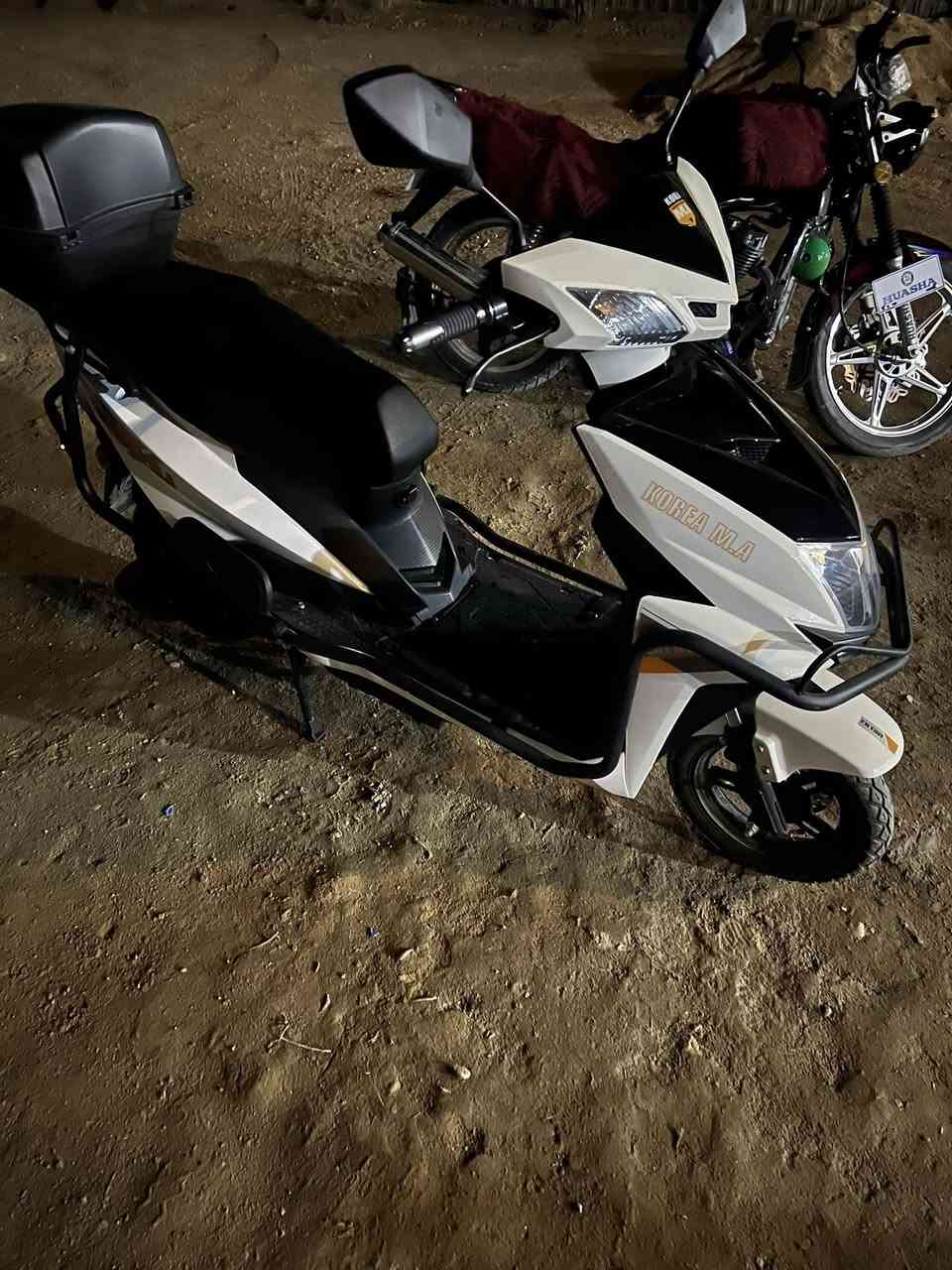 السلام عليكم
دراجه شحن للبيع بعدها جديده ما مستخدمه شي قليل السعر 850 وبيها مجال شي قليل
مكاني العبيدي  للاستفسار ***********
