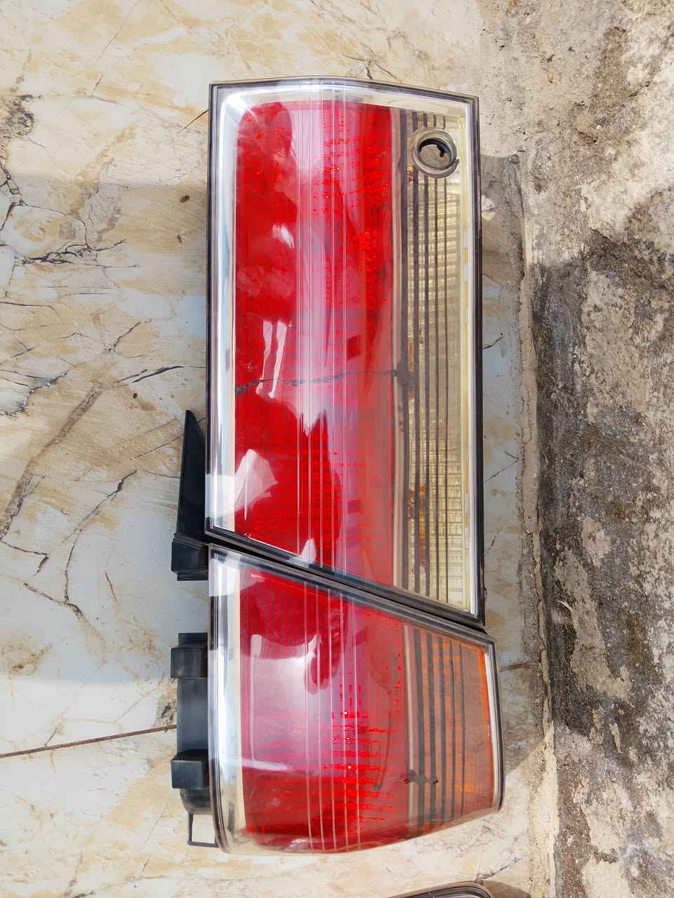 لايتات جنون امامي خلفي عاديات موكرستال مكاني بصره نشوة ***********
اذا اكو بك لايتات كرسته نفخ ماكو مشكله
