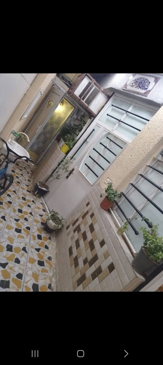 السلام عليكم بيت البيع بالخطيب زراعي شارع الظغط رسول العظم قاط ونص مساحه 80 متر سعر مناسب 110.  رقم ***********
