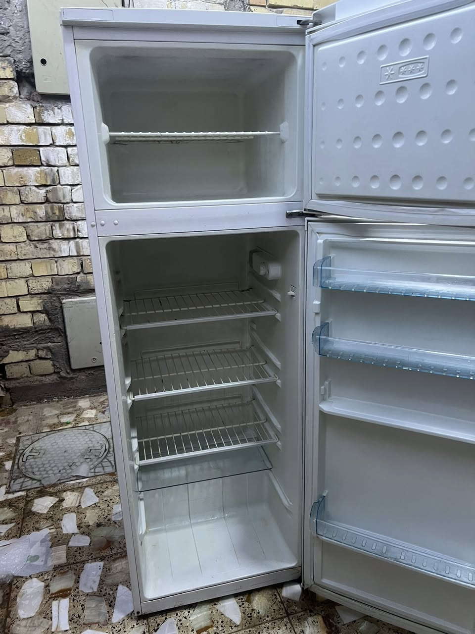السلام عليكم ثلاجه كلش نظيفه سعر100 الف ***********
