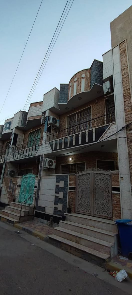 للبيع في السيدية لدى مكتب القيسي للعقار
المساحة 60م²        واجهه 5م          نزال 12م

يحتوي البيت من ثلاثة طوابق مدخلين اربع غرف نوم 

#الطابق_الارضي مدخلين وغرفة نوم وصالة ومطبخ وخدمات 
#الطابق_الاول غرفتين نوم وخدمات 
#الطابق_الثاني غرفة نوم

الواجهة تطعيم والأرضيات مرمر 

📍الموقع السيدية مربع الكهرباء

    #أعرض_عقارك_بايدي_أمينة✅

           #نتشرف_بحظوركم_الى_مكتبنا✅

#نستقبل_كافة_عروضكم_البيع_والايجار 🏠

#يوجد_عروض_اخرى✅

اتصال على الرقم المكتب

***********

*********** 

👇🏼👇🏼👇🏼👇🏼
                        مكتب القيسي للعقار 
السيدية ⬅️ شارع المركز مقابل التفاح الاخضر

🔴 نكفيك عناء البحث ✔️ لتمتلك عقارك

عندك بيت 🏠 وحاير شلون تبيعه نحن نجيبلك المشتري وبسعر الذي يناسبك

عندك بناء 🏗️ وما عندك وقت تبني نحن نبني لك بأسعار تنافسيه وبكوادر هندسيه مع توثيق مراحل العمل بالتصوير حتى تكون مطمئن
