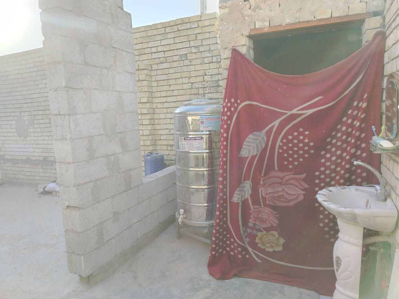مشتمل للبيع  .. ( ١٠٠ ) م .
طابوق جمهوري رفت وسقف مسلح. 
جبهة ( ٥ ) م . نزال ( ٢٠ ) م
بغداد حي دجلة قرب حي النصر  زراعي سند ( ٢٥ ) شارع الحدادين قرب صورة أبو الفضل "عليه السلام" يحتوي على صالة وغرفة نوم ومنور وحمام وتواليت غربي داخلي. وتواليت خارجي. ومنور
الإستقبال هيكل + درج .
السعر على الرقم للاتصال ***********
