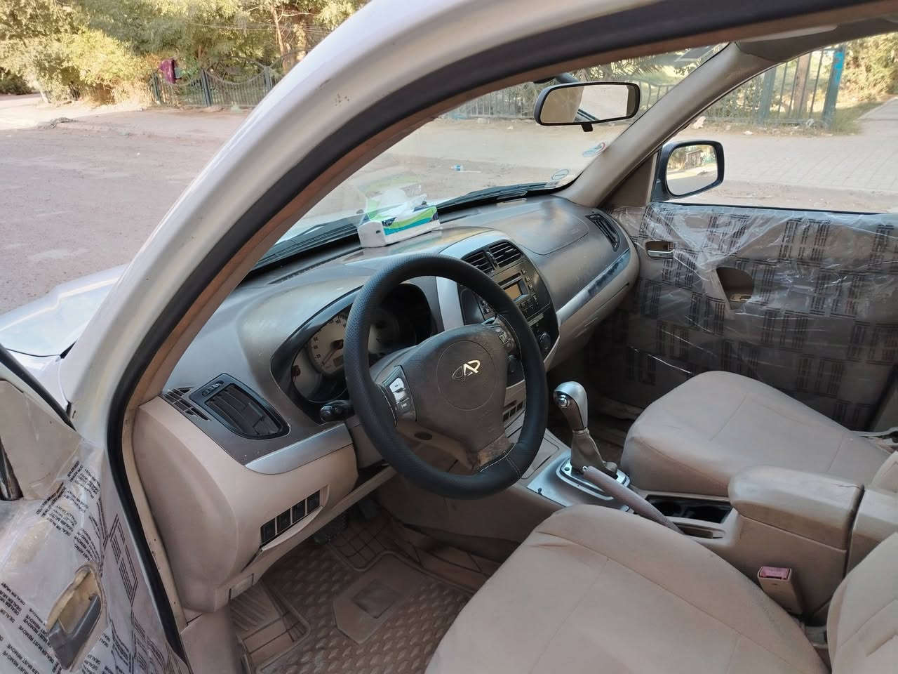 السلام عليكم للبيع تيكو ٢٠١٢ بغداد سياره جاهزه مابيه اي نقص كير مكينه صدر أمامي خلفي تخم تاير تبريد ثلج تدفئه كشنات جلد بلاد داخل نظيف جدا سياره حلوه كير ميكانيك مكينه ٢٠٠٠ فتحه كهرباء تدفئه بلكشنات مكان السياره حي العامل علسريع الملحانيه قرب مسبح الرافدين موبايل *********** السعر ٥٥ وبيه مجال حك الجيه تحويل ثاني يوم
