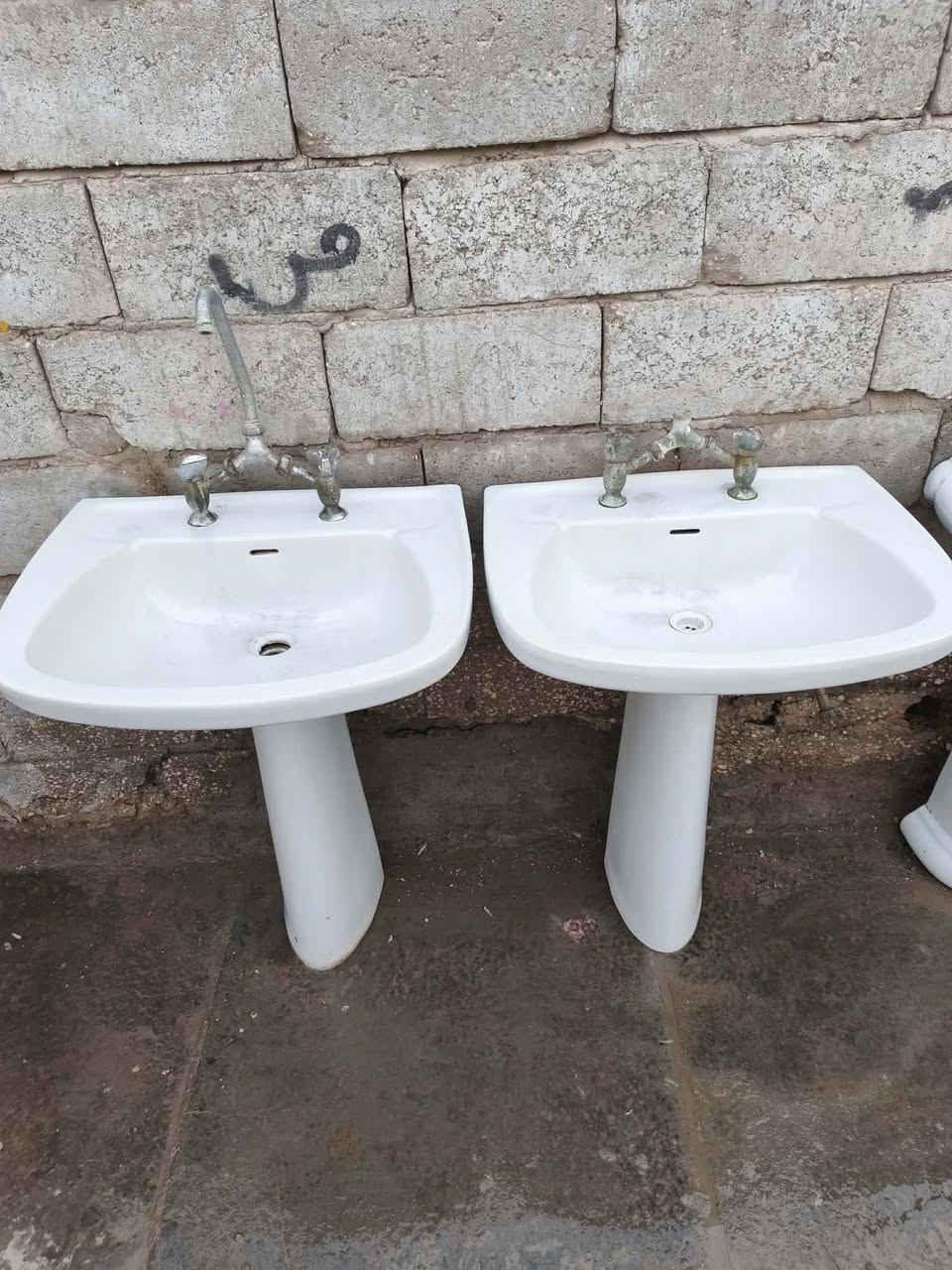 مغاسل عدد ٤ نضيفات ٣ إكبار وحده زغيره   سعرهن كلهن ب ٥٠
‏‪0788 746 2170‬‏
