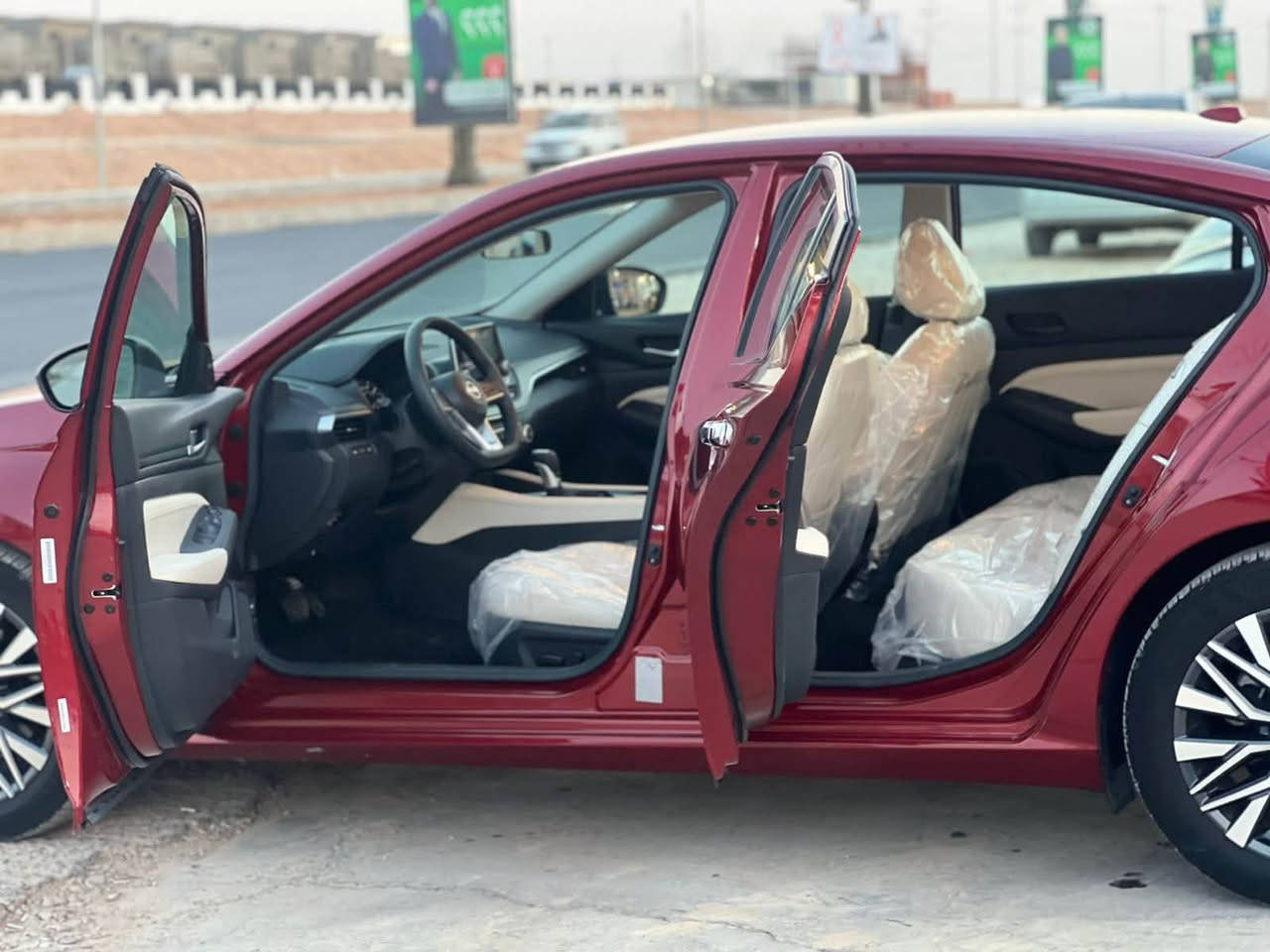 نيسان التيما موديل 2025  
موصفات SV
رادار امامي خلفي جانبي
تغغير لون الداخل جلد اوف وايت دوشمه درجه اولى 
ماشيه 43 الف كيلو متر
الحادث مرفق بلمنشور جامرلغ وبونيد مبدل بدون لغد بدون شاصي 
ايرباك راجع سستم كامل 
رقم سليمانيه باسمي شرط التحويل
مكاني ديالى بعقوبه
سعر 160 
للاستفسار اكثر اتصل (***********)
