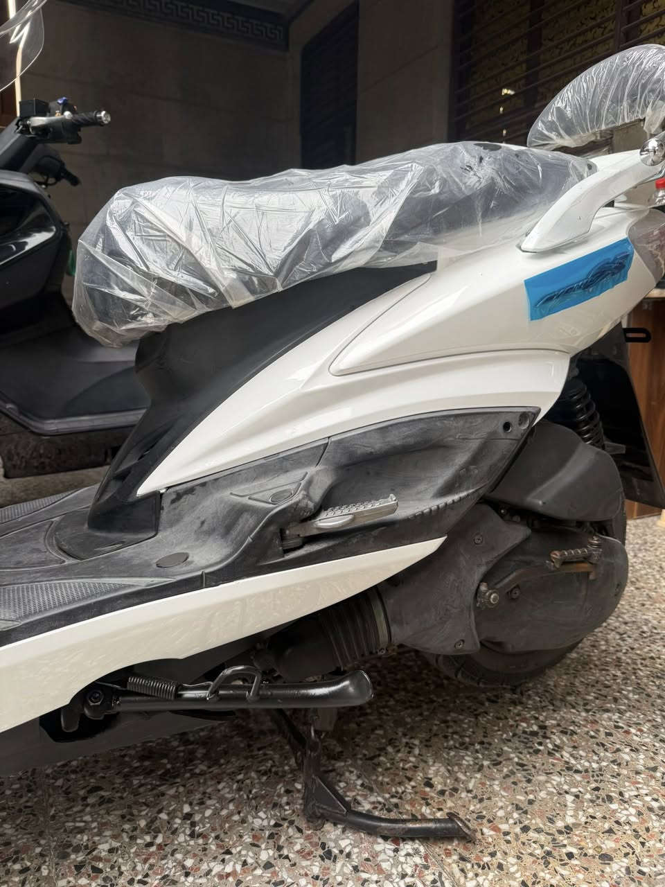 سكنس فحل بلاديه ومكفوله
السعر بـ 1250 مليون ربع 
مكان زعفرانيه 
***********
