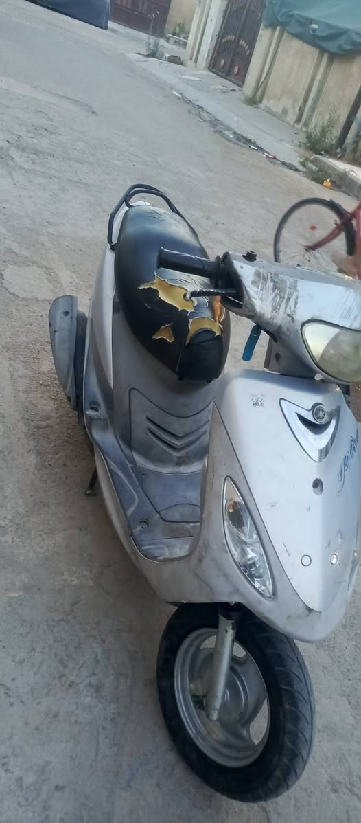سلام عليكم مرخصت مدير الكروب درجة ماكس 120 مكينه بلادي برغي ما مفتوح بيهة دراجة رمبة شغلة سلف وهندر ناعمة كلش كهربائيات كلهة شغالة بيهة ضرر بل كفر الامامي والدبل الامامي الجاملغ موجود فقط بي كسر يصلح عنوان بغداد البياع الري السعر 450 وبيه مجال بسيط رقم ***********
