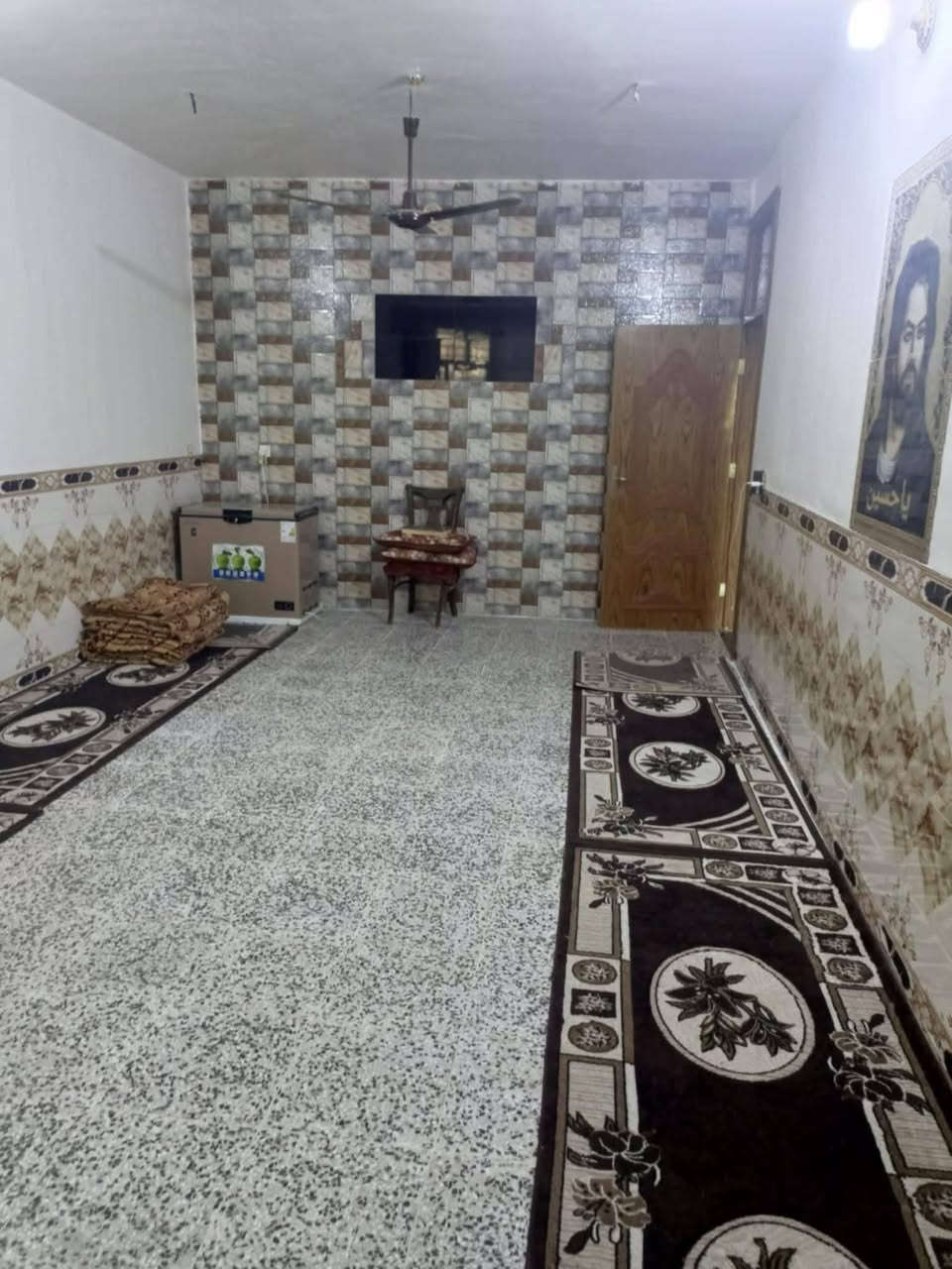 السلام عليكم بيت للبيع المساحه 400 متر طابو زراعي سند 25 يحتوي على غرفتين واستقبال ومطبخ حار وبارد وصاله صحيات داخليه وخارجيه وحديقه العنوان كربلاء طويريج  حي الجمعيه قرب كنطرة المستقبل السعر خاص للإستفسار اكثر الأتصال على الأرقام الموجوده 
***********
***********
