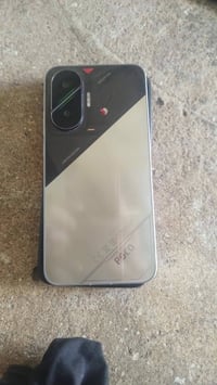 بوكو X5 • مستعمل • كرتون وشاحن