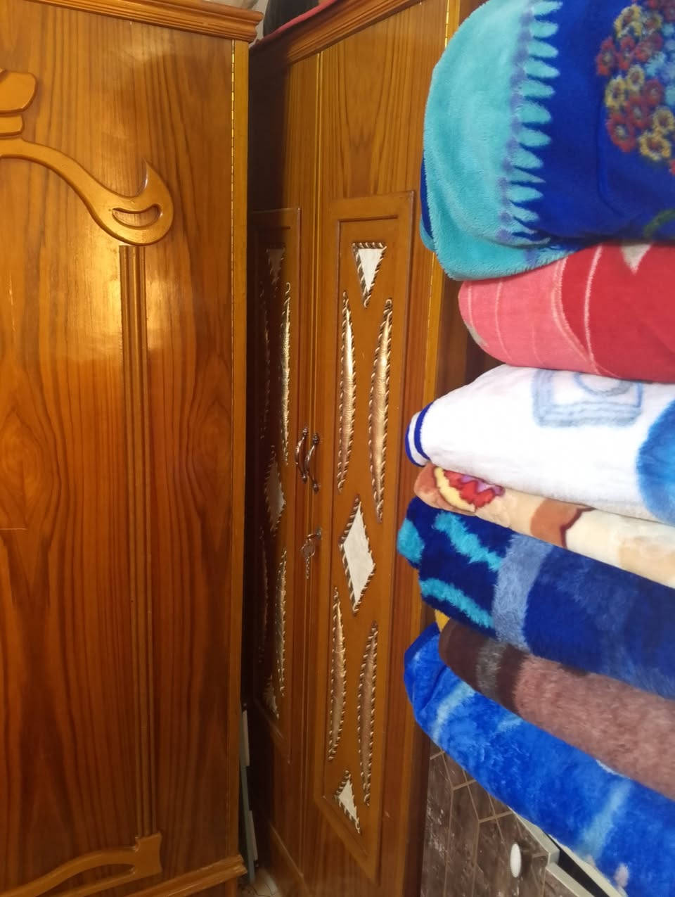 للبيع غرفة نوم ***********))***********
