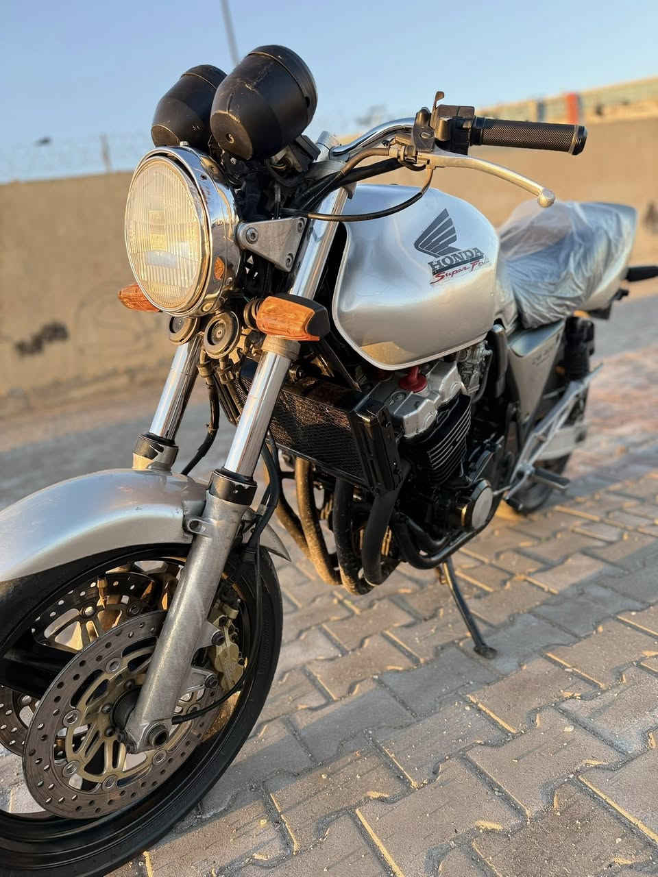 سلام عليكم
بطح سيبي فور جيل اول نضيفه ومرتبه عليهه ادامه كامله وماناقصه شي سعر لدراجه ١٣ ورقه مكاني ميسان العماره وشراي يتصل وبي خير ويدلل ***********
