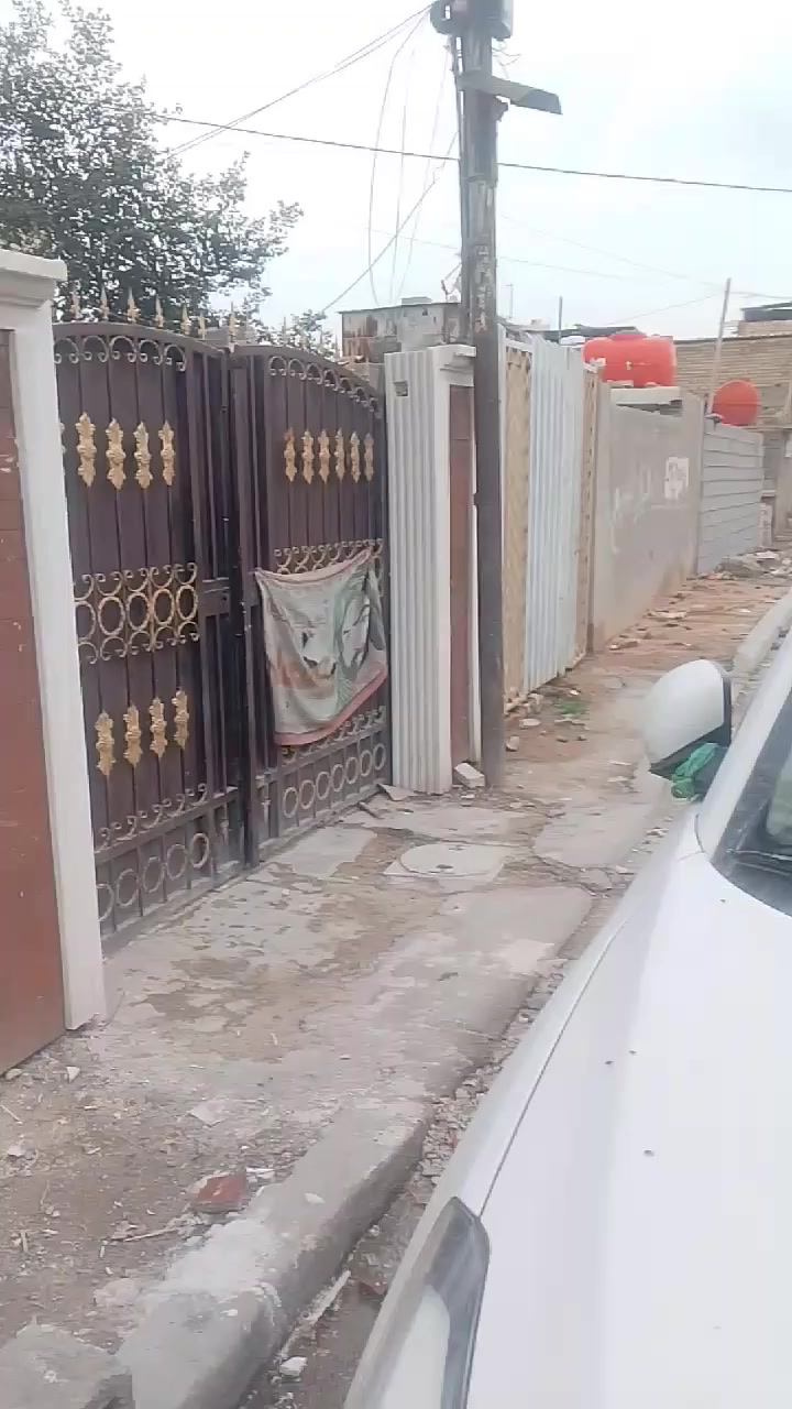 دار للبيع زراعي عقد ٣٥  مساحه ١٥٠ متر بغداد جسر ديالى شارع الخدمي شارع السايدين الشبكه ابو سماعيل كامل الخدمات مي كهرباء مجاري تبليط طابقين ٣غرف نوم صالتين صحيات مطبخ ستقبال كراج حديقة سعر ٨٠ بي مجال ***********
