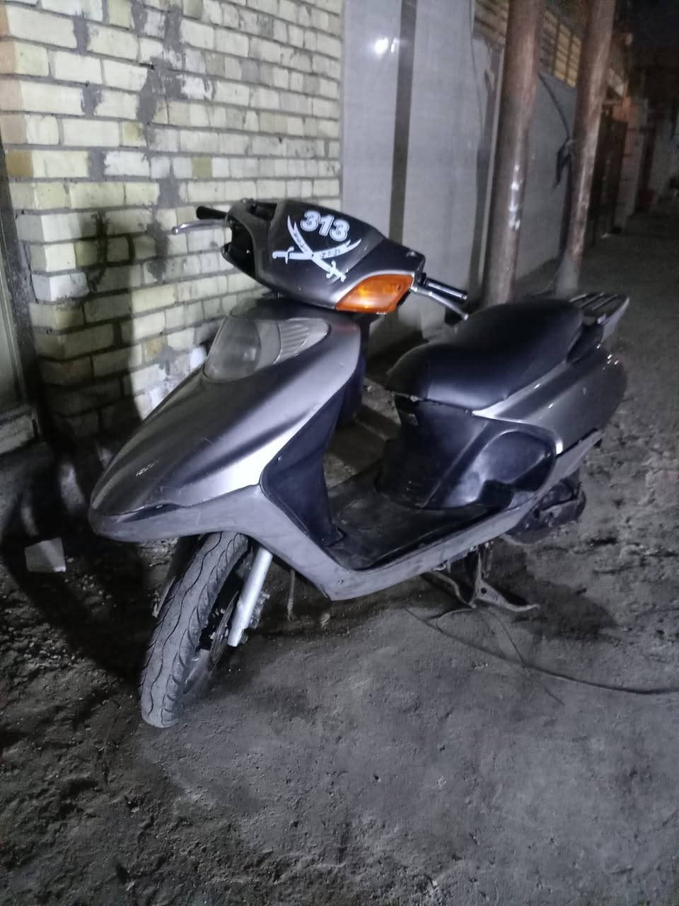 السلام عليكم للبيع دراجة هوندا سبيسي ياباني دراجة جديدة سلف هندر السعر 300وبيها مجال العنوان بغداد الحبيبه قرب وليد ابو الكص للتواصل ***********
