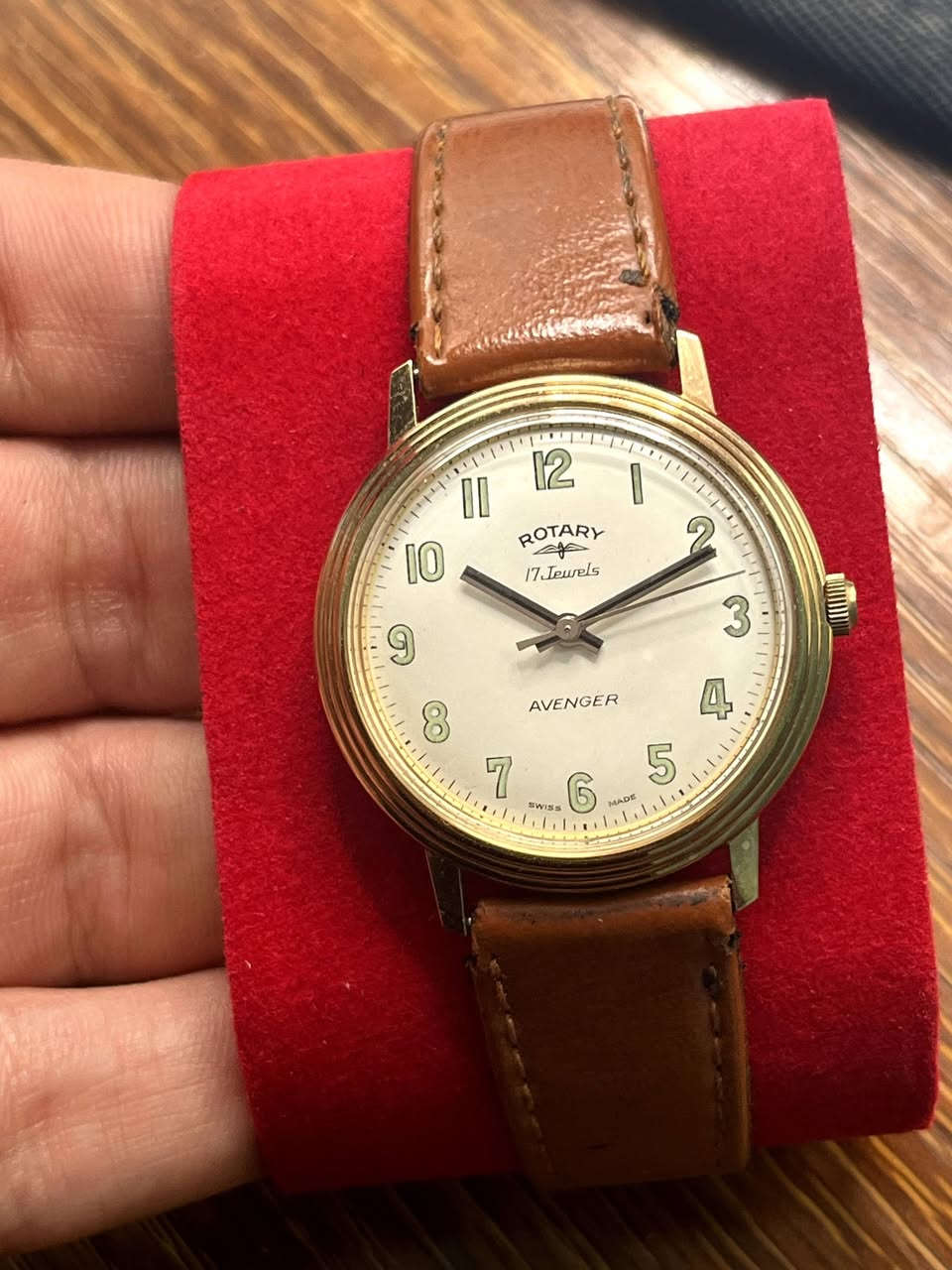 روتري سويسري نصب تكويك
نظافة عالية 
طلاء ذهب
وقت مضبوط 
ارقام لامنيوس 
نظافة تامة جدا 
اصدار سبعينات 

السعر 90 الف


**إذا كنت صاحب هذا الإعلان وتريد حذفه لأي سبب، رجاءا أرسل رسالة إلى الدعم الفني**