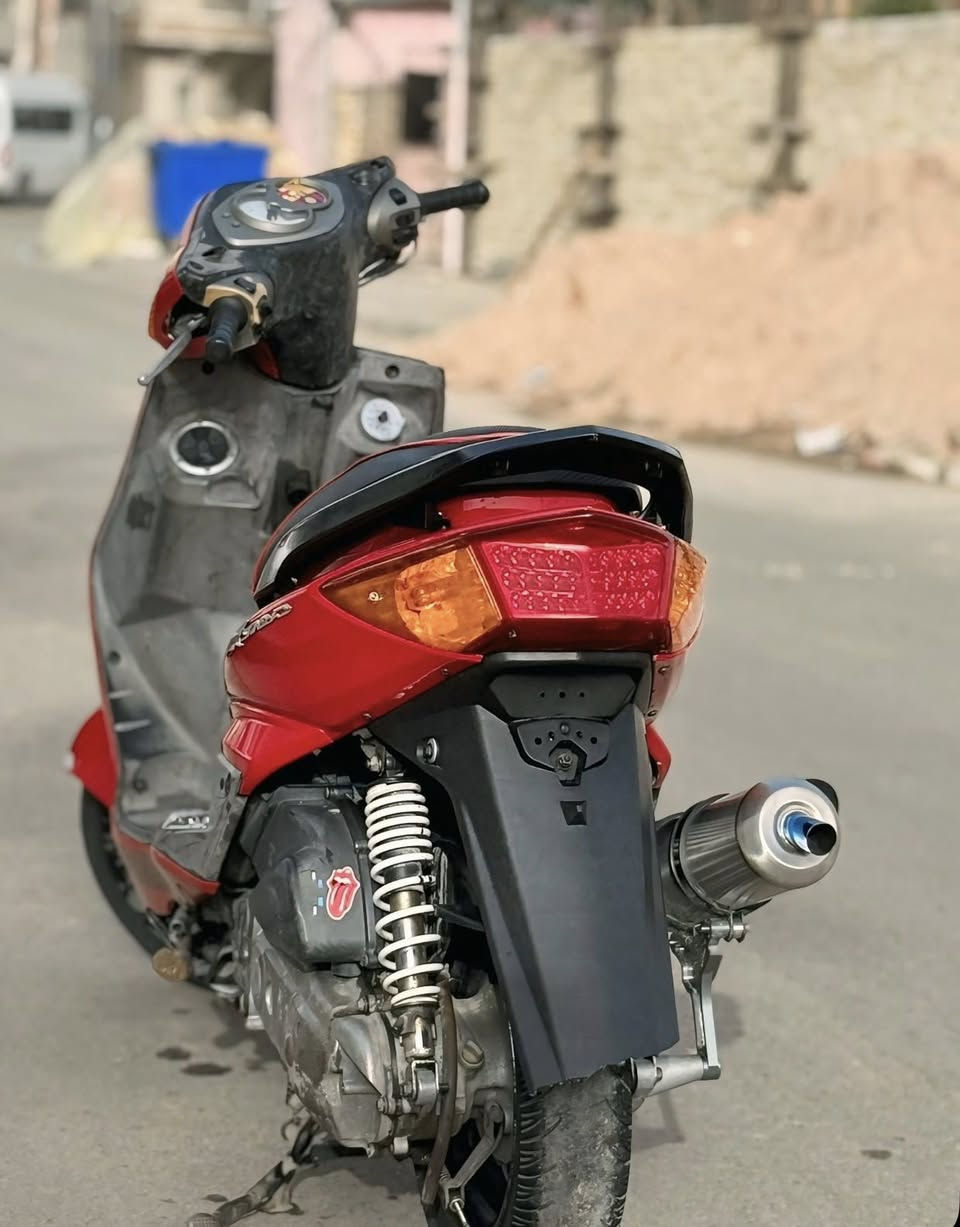 سلام عليكم دراجه سكنس فحل نوزل كوريه الدراجه مناقصه اي شي تجي تفحص وتشغل وتطلع عنوان الاعظمية رقم ***********
