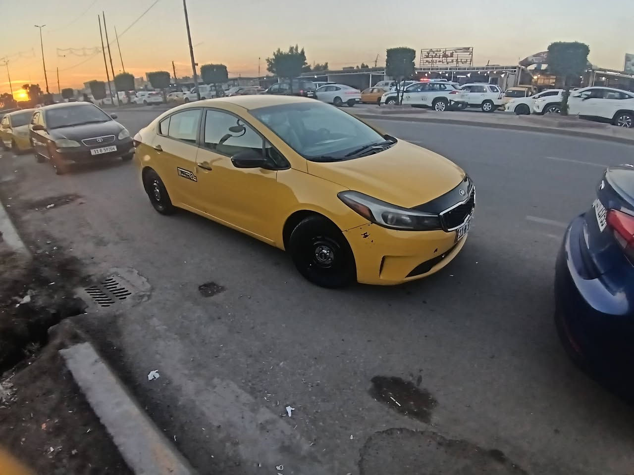 سيارة كيا فورتي ٢٠١٧ 
المحرك دوش ٢٠٠٠
وارد أمريكي الحادث حزام 
محور غاز
حدادية أمامية جديدة
ادامة محرك جديد وتشمل تبديل بلكات وتنظيف ونوزلات فحص مجاويل
تخم تاير جديد 
مكاني بغداد حي اور السنوية حديثة باسمي هزة سنوية جديدة قبل شهرين مصفرة هيئة
السعر المطلوب ١٢٠ ورقة وبيها مجال حق الجية 😊
للتواصل ***********
