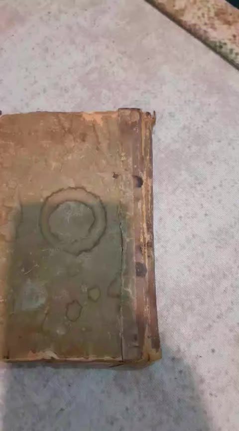 السلام عليكم كتاب دلائل الخيرات سنه ١٣٤٢ هجري بيه صور لمكه المكرمه والمدينه المنورا قديما 
السعر ١٢٠ الف يوجد توصيل


**إذا كنت صاحب هذا الإعلان وتريد حذفه لأي سبب، رجاءا أرسل رسالة إلى الدعم الفني**