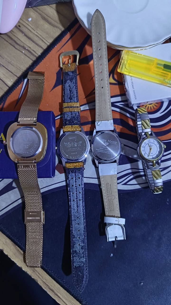 متوفر ساعات نسائيه ماركة
4 قطع ثنين منهن ياباني
قيمهن وبالعافيه
***********
